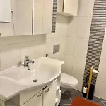 2 Bedroom Historical Downtown By The Sea *