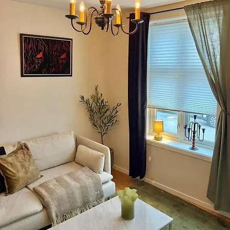 Daire 2 Bedroom Historical Downtown By The Sea