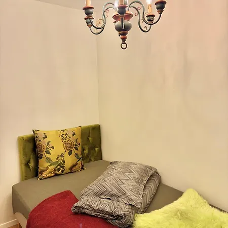 2 Bedroom Historical Downtown By The Sea