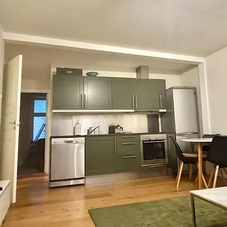 2 Bedroom Historical Downtown By The Sea Lägenhet *