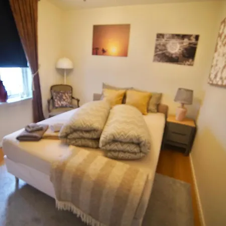 2 Bedroom Historical Downtown By The Sea Ålesund