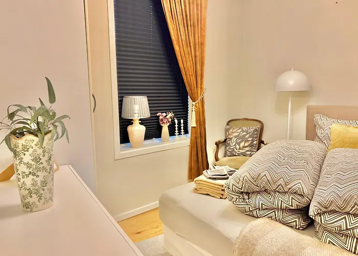 2 Bedroom Historical Downtown By The Sea Lägenhet *