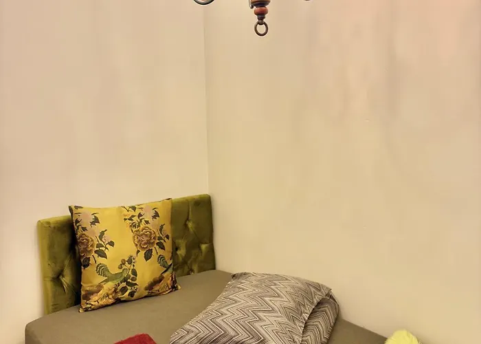 2 Bedroom Historical Downtown By The Sea