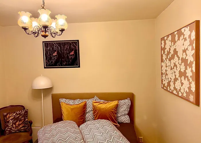 Lägenhet 2 Bedroom Historical Downtown By The Sea